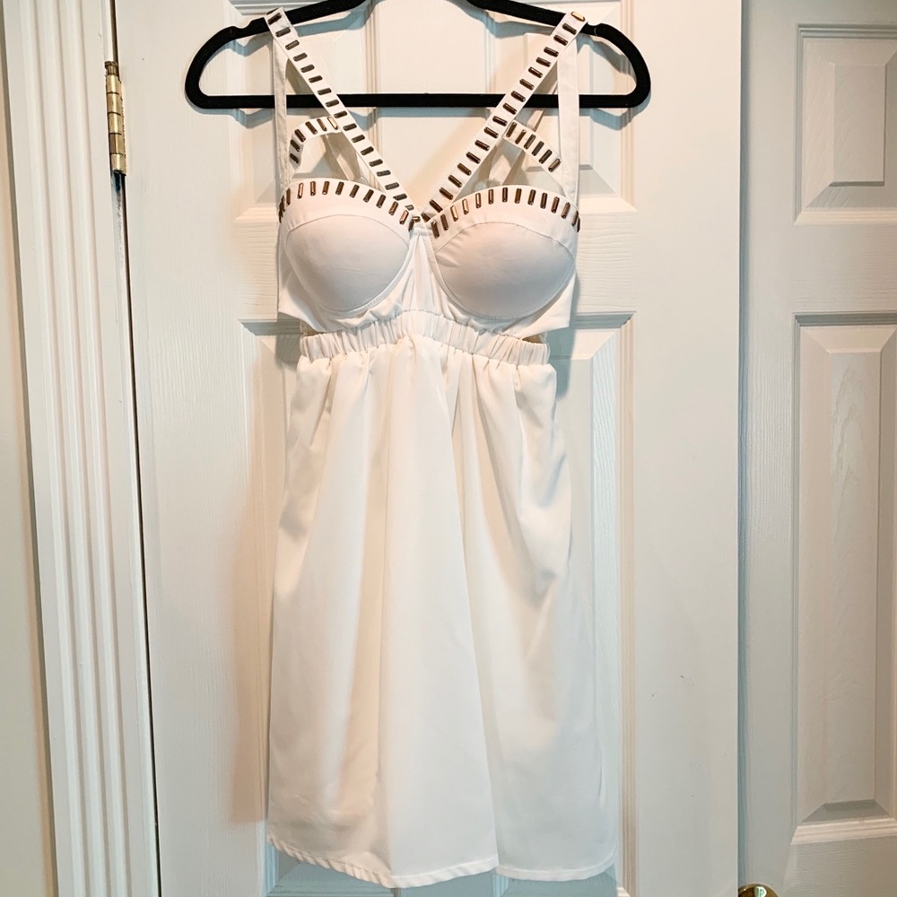 Beautiful boutique white dress with neck detail